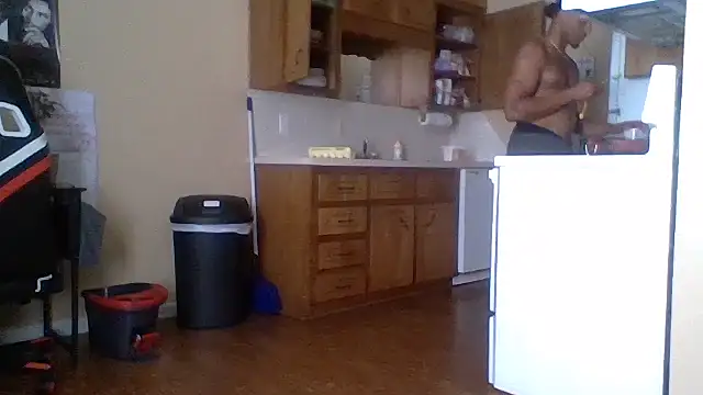 Snapshot of KingDes55 chatting on April 1, 4:26 pm KingDes55 online show from April 1, 4:26 pm