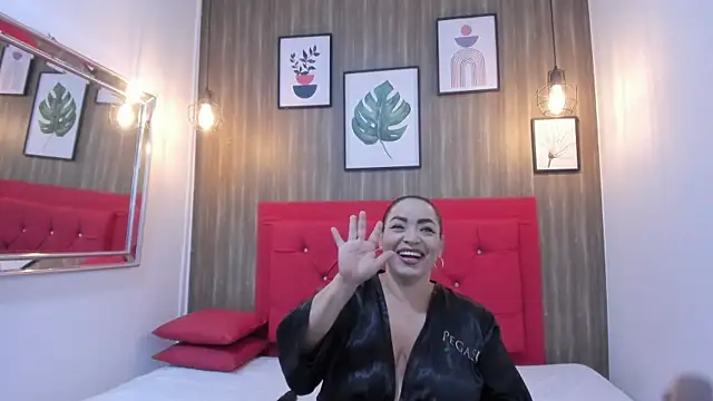 Snapshot of meggancurvy chatting on March 19, 7:18 pm meggancurvy online show from March 19, 7:18 pm