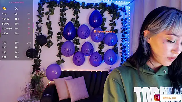 viicky r online show from February 6, 12:48 am