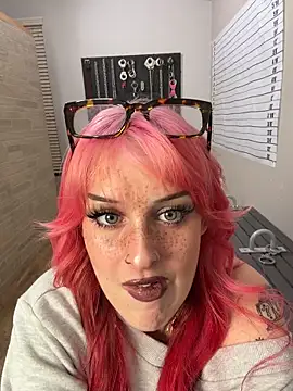 Snapshot of itscleomoon chatting on March 13, 1:29 pm itscleomoon online show from March 13, 1:29 pm