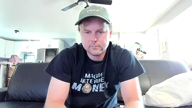 Snapshot of Studmuffin4you chatting on August 8, 12:13 am Studmuffin4you online show from August 8, 12:13 am