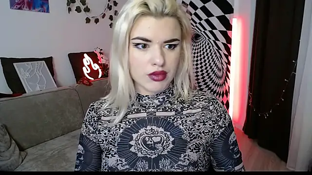 Snapshot of Ariana_Saint chatting on February 7, 8:12 pm Ariana Saint online show from February 7, 8:12 pm