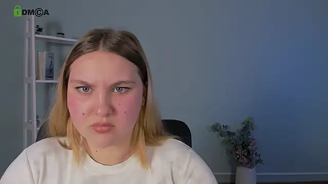 Snapshot of dina_bloom_ chatting on February 6, 10:24 pm dina bloom online show from February 6, 10:24 pm