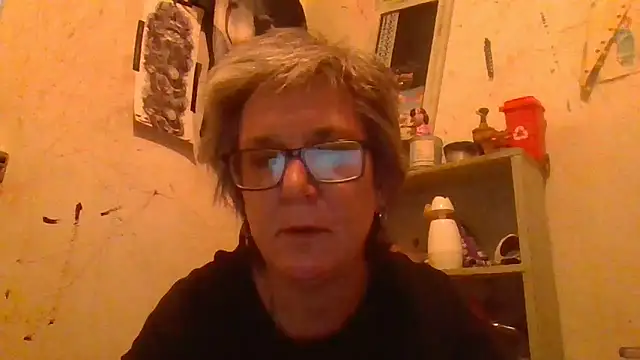 Snapshot of becky1111 chatting on June 4, 12:00 pm becky1111 online show from June 4, 12:00 pm