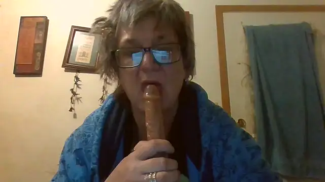 Snapshot of becky1111 chatting on June 5, 7:47 am becky1111 online show from June 5, 7:47 am