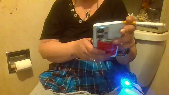 Snapshot of becky1111 chatting on June 14, 10:01 pm becky1111 online show from June 14, 10:01 pm