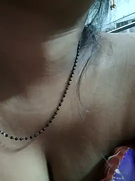 Snapshot of MAHI066 chatting on January 17, 2:27 am MAHI066 online show from January 17, 2:27 am