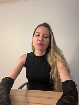 Snapshot of 1Moonlight1 chatting on February 6, 8:01 pm 1Moonlight1 online show from February 6, 8:01 pm