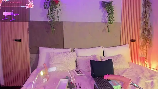 isabellagiirl online show from May 7, 10:48 pm