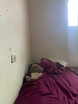 Snapshot of eu_laura chatting on January 7, 9:34 am eu laura online show from January 7, 9:34 am