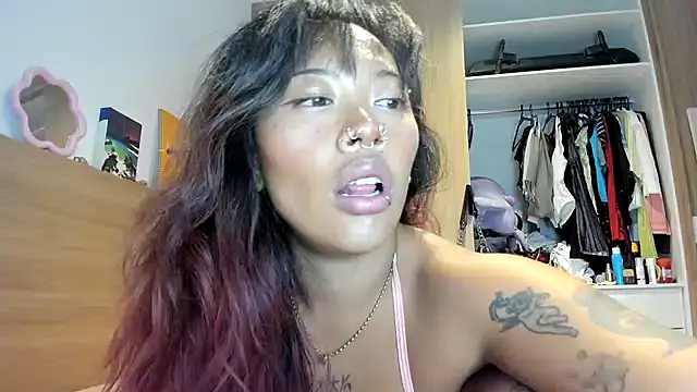 Snapshot of heavenngirlyy444 chatting on February 2, 4:22 am heavenngirlyy444 online show from February 2, 4:22 am