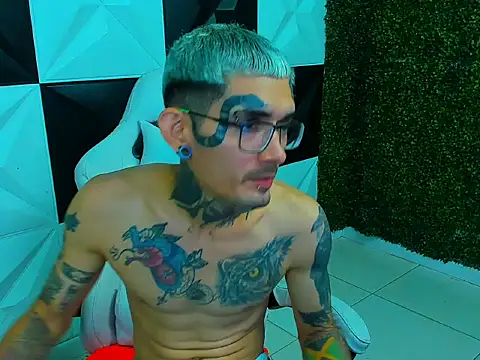 Boy tatto77 online show from January 17, 4:43 pm