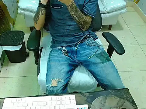 Boy tatto77 online show from March 27, 12:38 pm