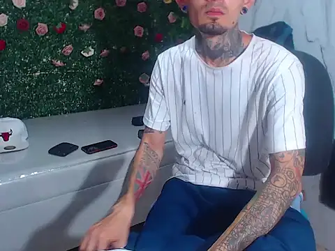 Boy tatto77 online show from May 12, 3:42 pm