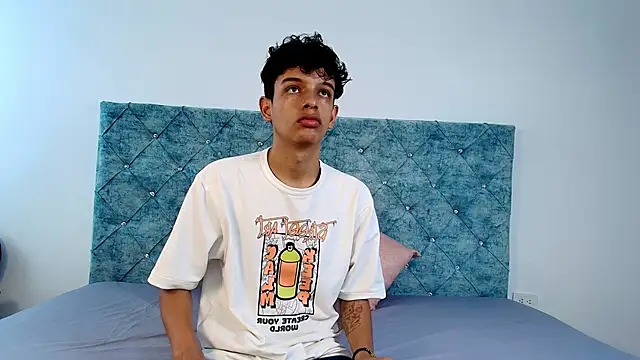 maxfrost 1 online show from December 19, 7:10 pm