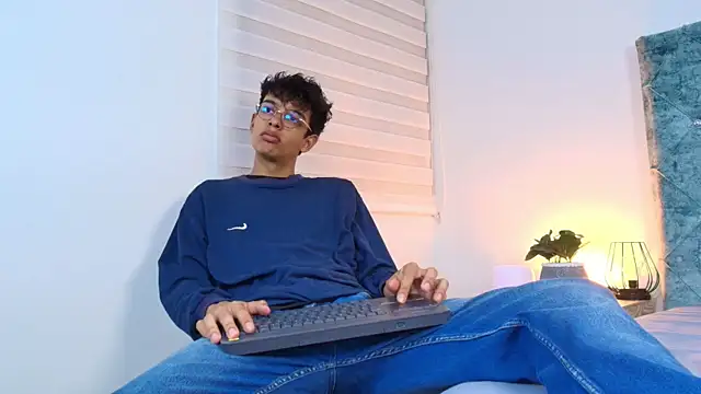 maxfrost 1 online show from January 12, 7:19 pm