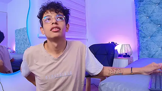 maxfrost 1 online show from January 17, 7:39 pm