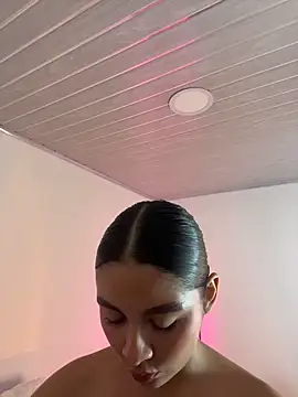 Snapshot of Nicollewest1 chatting on March 17, 1:54 am Nicollewest1 online show from March 17, 1:54 am