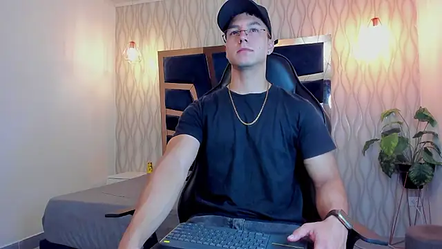 Noah Clarkk online show from March 18, 5:27 pm