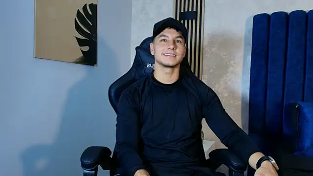 Noah Clarkk online show from May 14, 5:42 pm