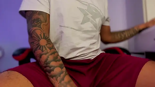 Snapshot of Jeyzd25 chatting on February 25, 1:37 am Jeyzd25 online show from February 25, 1:37 am