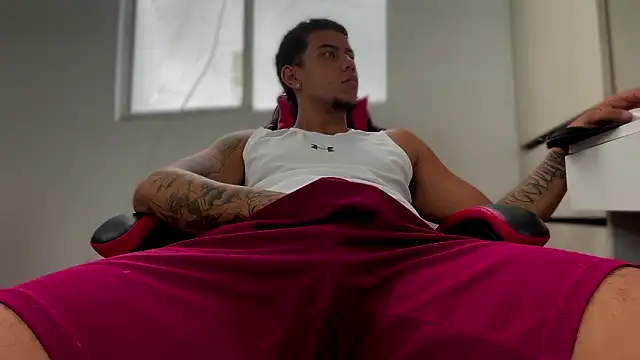 Snapshot of Jeyzd25 chatting on February 25, 1:43 pm Jeyzd25 online show from February 25, 1:43 pm