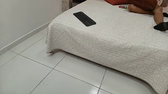 zoe bermudez online show from December 18, 1:28 pm