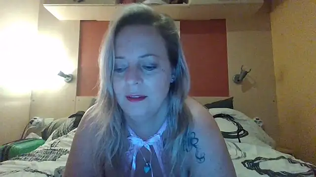 Miss-Chupagirly online show from December 19, 4:58 pm