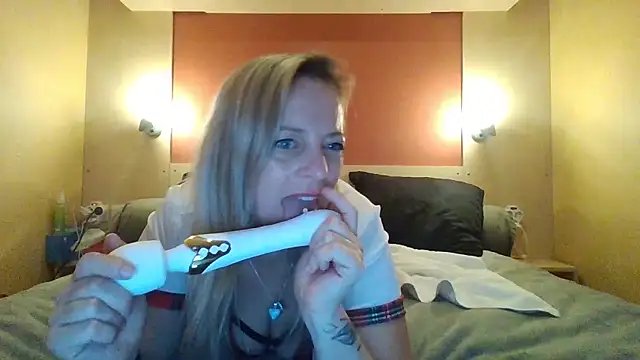 Miss-Chupagirly online show from January 13, 10:15 pm