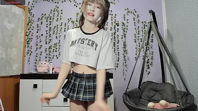 Yoonhee ki online show from May 17, 4:25 pm