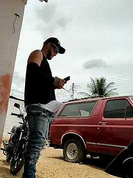 Snapshot of PIGHIGHDIRTY_p0 chatting on April 6, 5:25 pm PIGHIGHDIRTY p0 online show from April 6, 5:25 pm