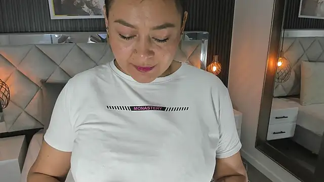 Susan Sexy Milf online show from January 9, 11:57 am