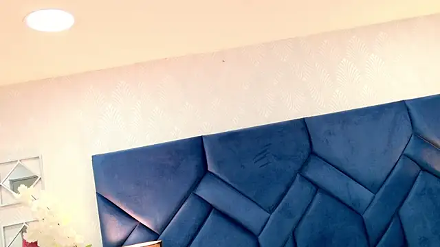 Snapshot of VioletaJhonson chatting on December 20, 3:30 pm VioletaJhonson online show from December 20, 3:30 pm