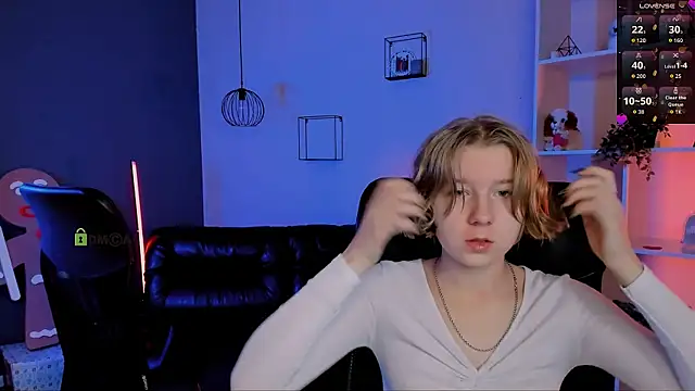 Snapshot of lizzie_boom_ chatting on December 19, 8:16 pm lizzie boom online show from December 19, 8:16 pm