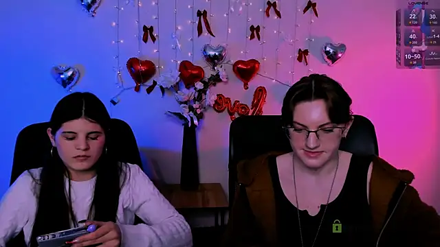 lizzie boom  online show from February 18, 8:49 pm