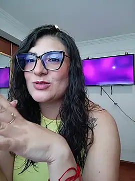 Snapshot of ahrianabluff chatting on January 13, 3:06 pm ahrianabluff online show from January 13, 3:06 pm