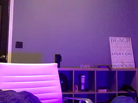 Snapshot of Cantgetenough0069 chatting on December 22, 1:19 pm Cantgetenough0069 online show from December 22, 1:19 pm