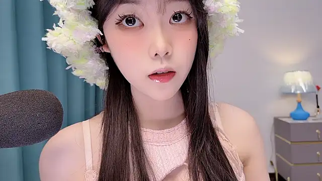 smalldaisy online show from May 13, 2:42 am