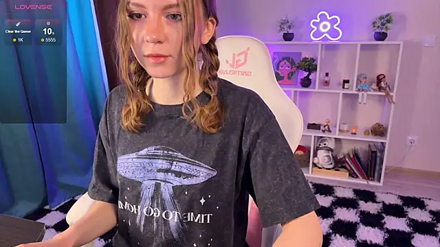 KellySunn online show from April 26, 8:12 am
