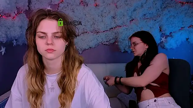 Snapshot of naya_may chatting on March 15, 10:10 am naya may online show from March 15, 10:10 am