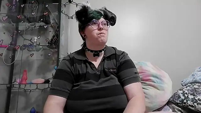 Snapshot of Pupghostt chatting on February 27, 1:33 pm Pupghostt online show from February 27, 1:33 pm