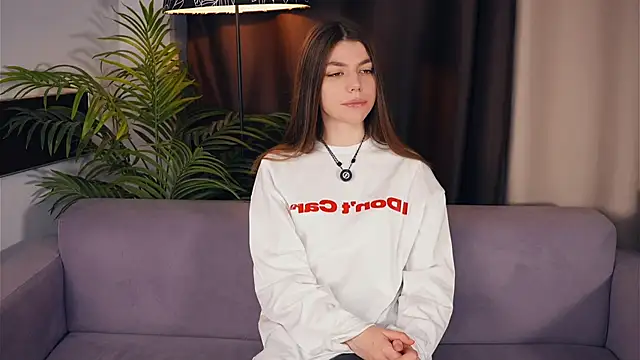 Snapshot of NeidaGowing chatting on December 21, 8:10 am NeidaGowing online show from December 21, 8:10 am