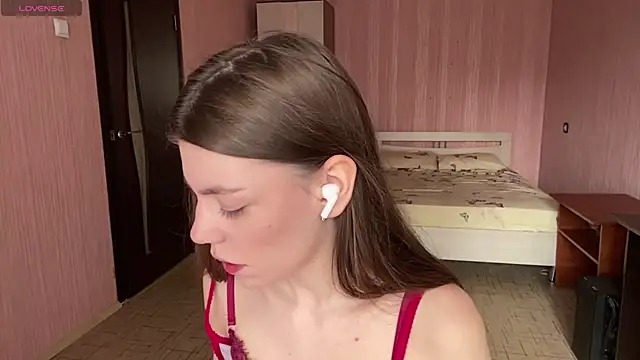 Snapshot of NeidaGowing chatting on April 5, 7:16 am NeidaGowing online show from April 5, 7:16 am