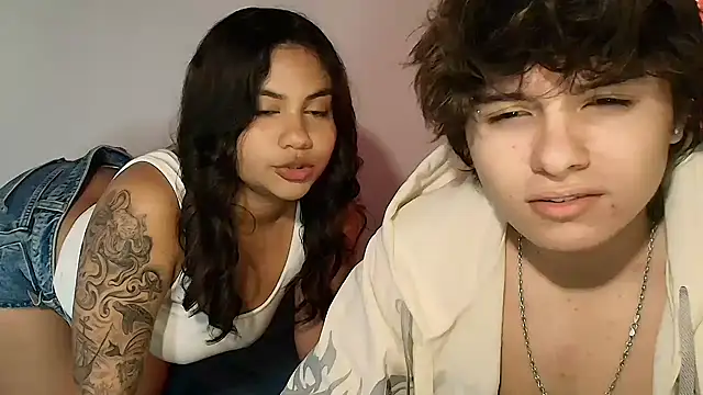 Snapshot of DaViruzz chatting on February 6, 8:45 pm DaViruzz online show from February 6, 8:45 pm