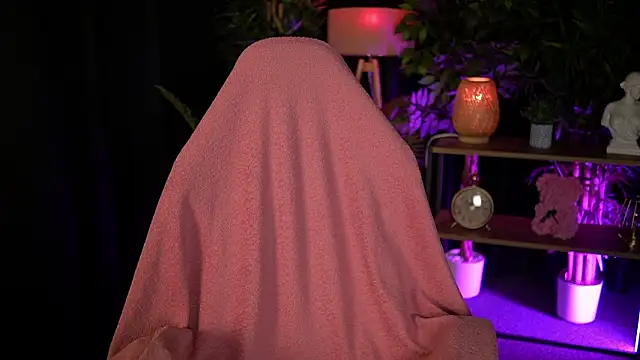 Snapshot of Velouraa chatting on February 26, 9:47 pm Velouraa online show from February 26, 9:47 pm