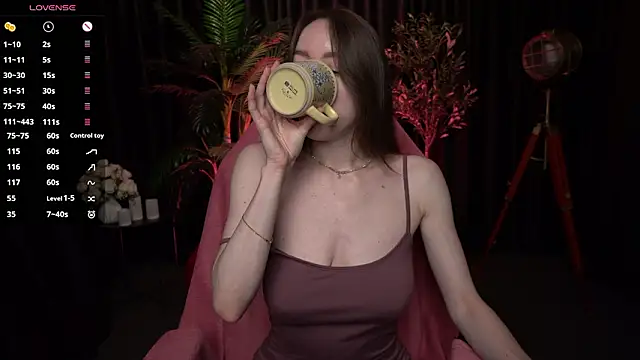 Snapshot of Velouraa chatting on March 1, 10:12 pm Velouraa online show from March 1, 10:12 pm