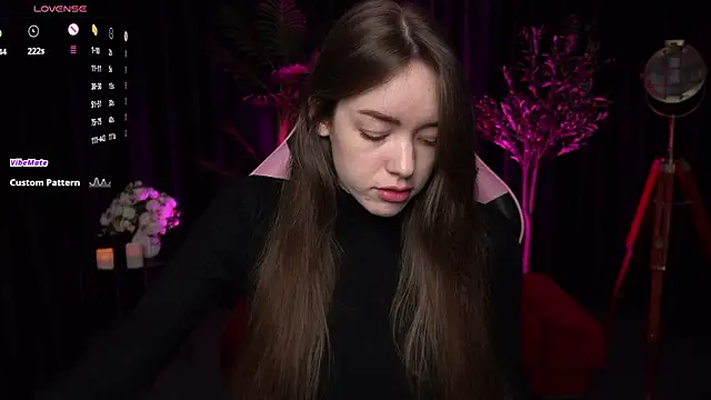 Snapshot of Velouraa chatting on March 12, 10:38 pm Velouraa online show from March 12, 10:38 pm