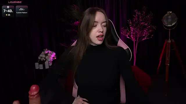 Snapshot of Velouraa chatting on March 20, 10:36 pm Velouraa online show from March 20, 10:36 pm