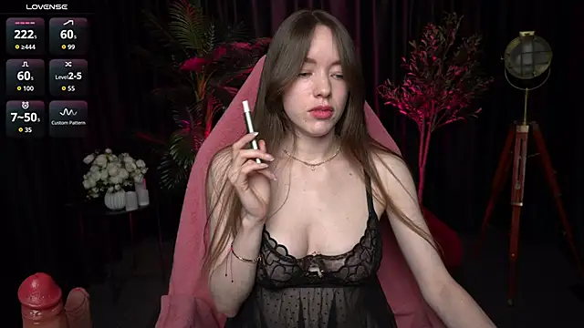 Snapshot of Velouraa chatting on April 2, 9:34 pm Velouraa online show from April 2, 9:34 pm