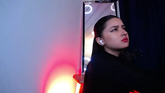 Emilyy05  online show from February 27, 2:00 am